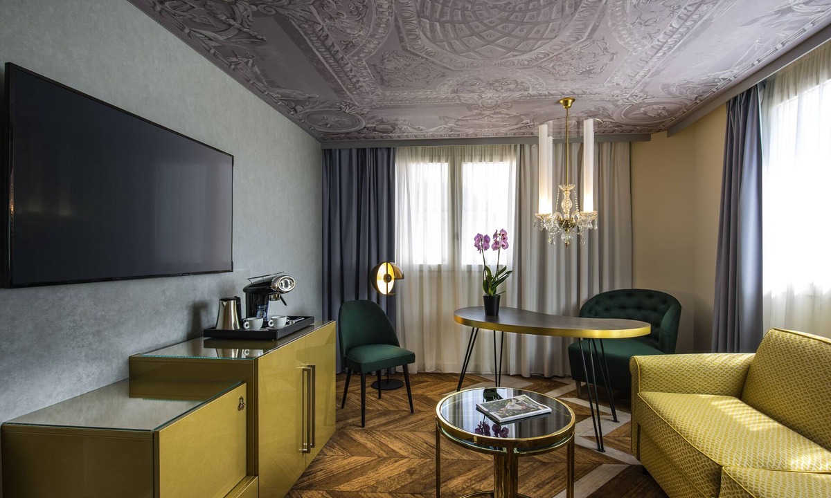 Saint-Louis Hotel | Le Louis Hotel Versailles Château - MGallery Collection