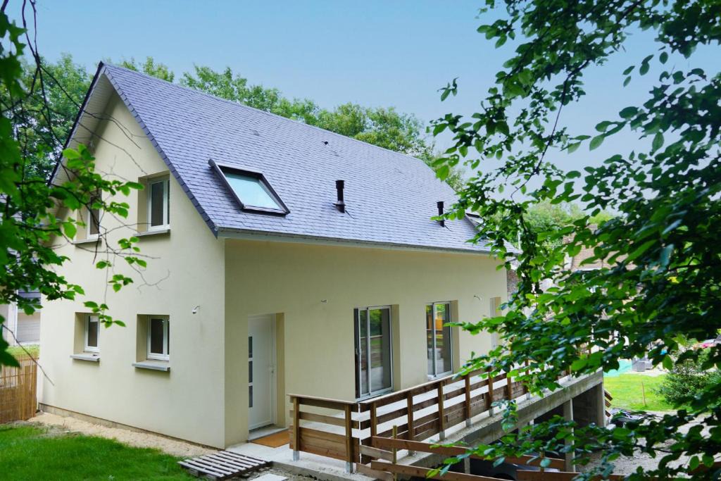 Darnetal House | Les Tilleuls, Gîte familial avec jardin et piscine partagés