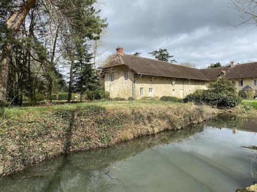 Saint-Christophe-le-Jajolet House | Maison rénovée 18ème s. avec jardin, animaux acceptés et recharge électrique - FR-1-497-198