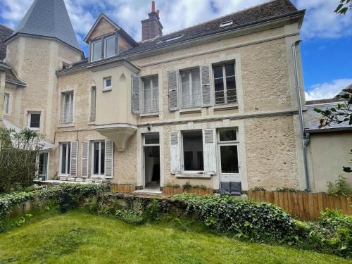 Nogent-le-Rotrou House | Maison historique au cœur de Nogent-le-Rotrou, 6 chambres, piscine chauffée, idéal pour familles et amis - FR-1-581-121