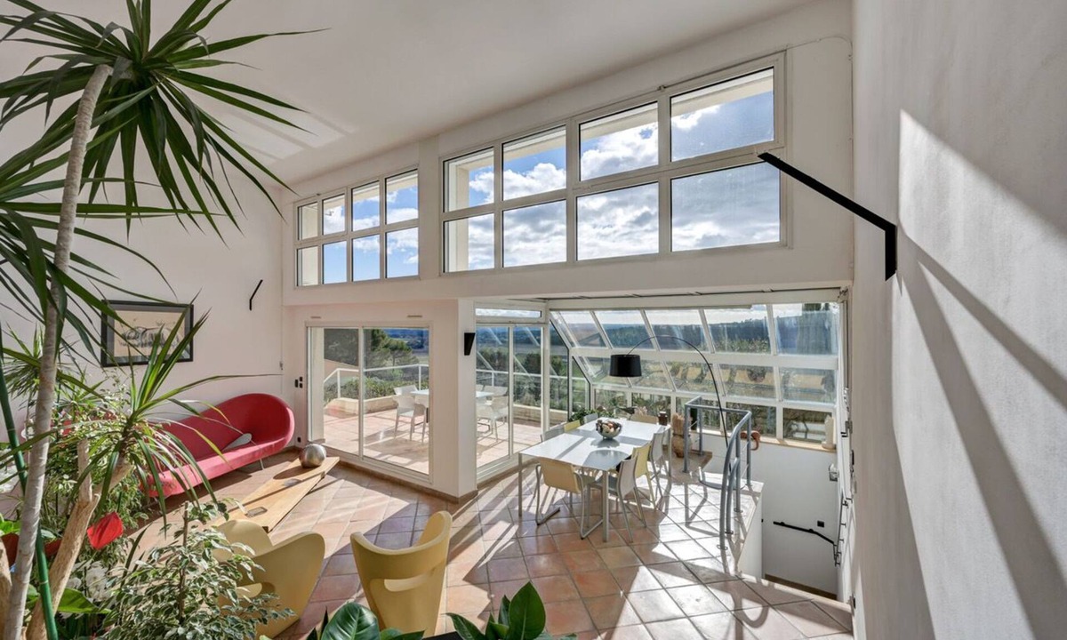 Eguilles House | Peace and relaxation by the pool. In the heart of Provence.