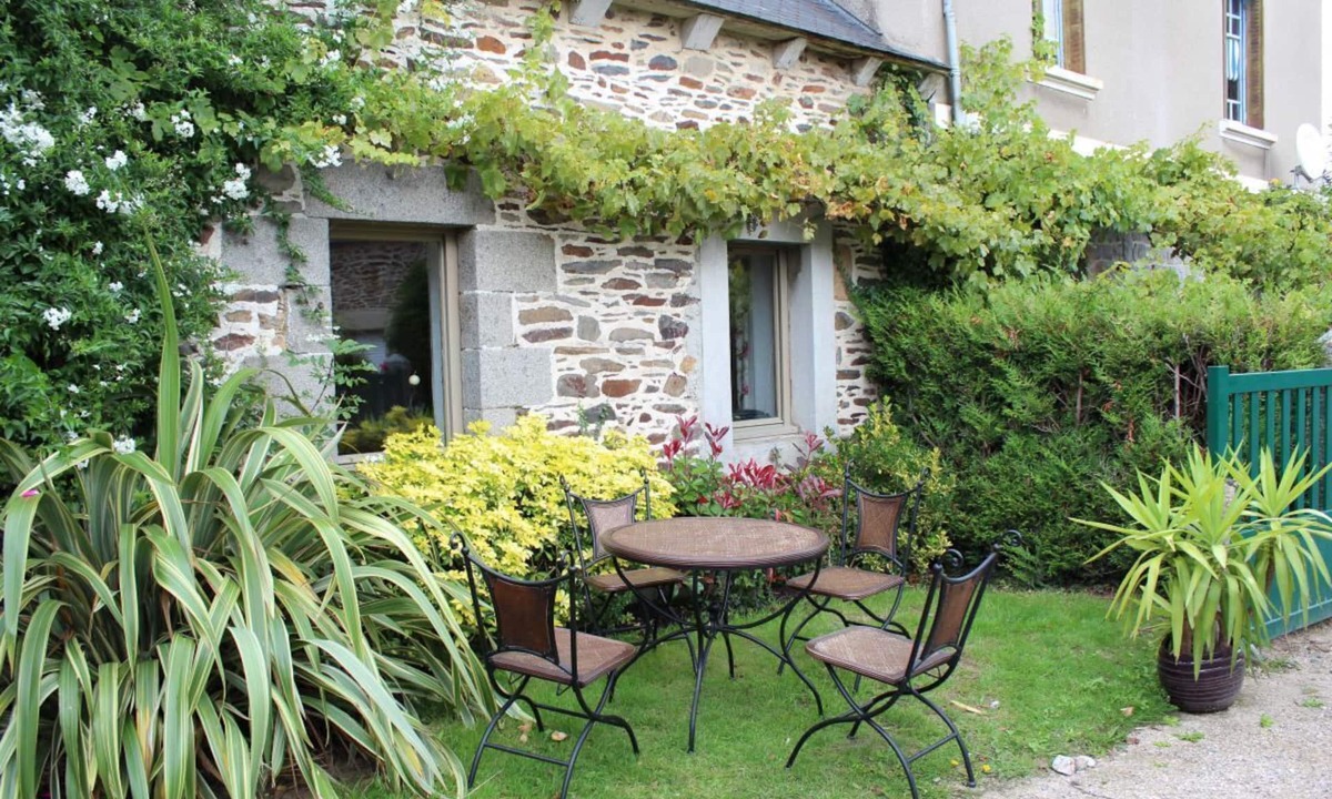 Plerin House | Pleasant stone cottage in the Bay of Saint Brieuc, within walking distance of the beach and shops!