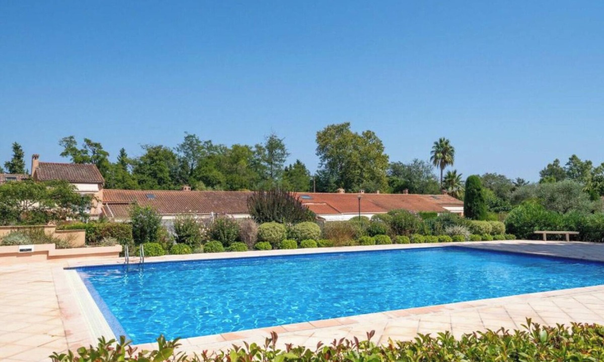 Biot House | Quiet villa with swimming pool, tennis court, golf course