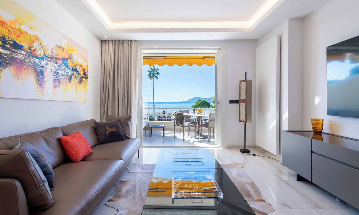 Cannes Apartment | RARE! Luxury apartment on the Croisette