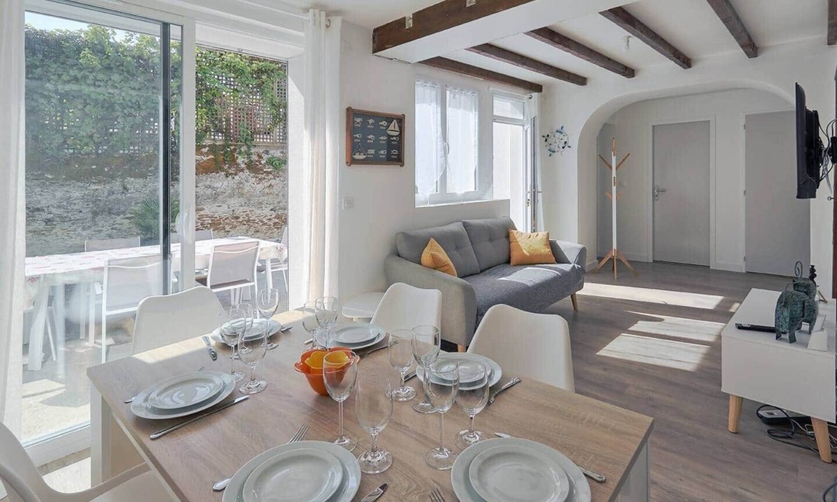 La Rogere Apartment | Recent 3-bedrooms 200m from the sea and city center