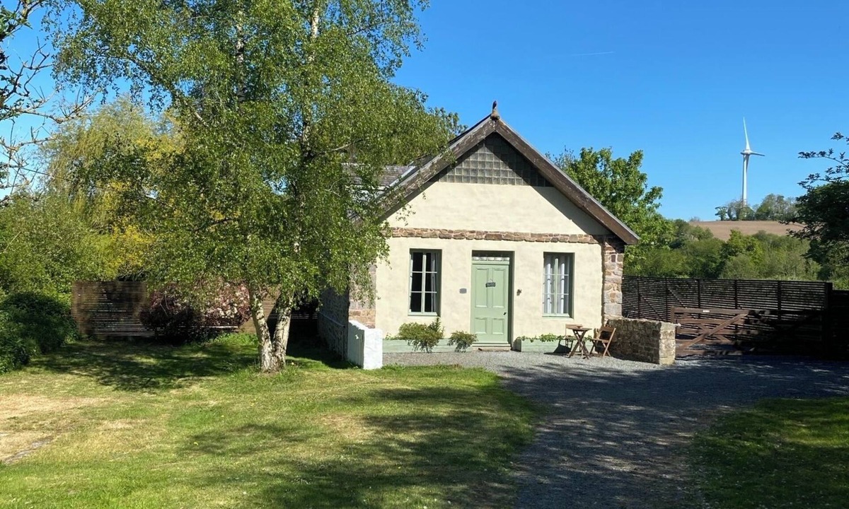 Saint-Amand Cottage | Romantic Retreat for Two | Private Hot Tub | Normandy Countryside
