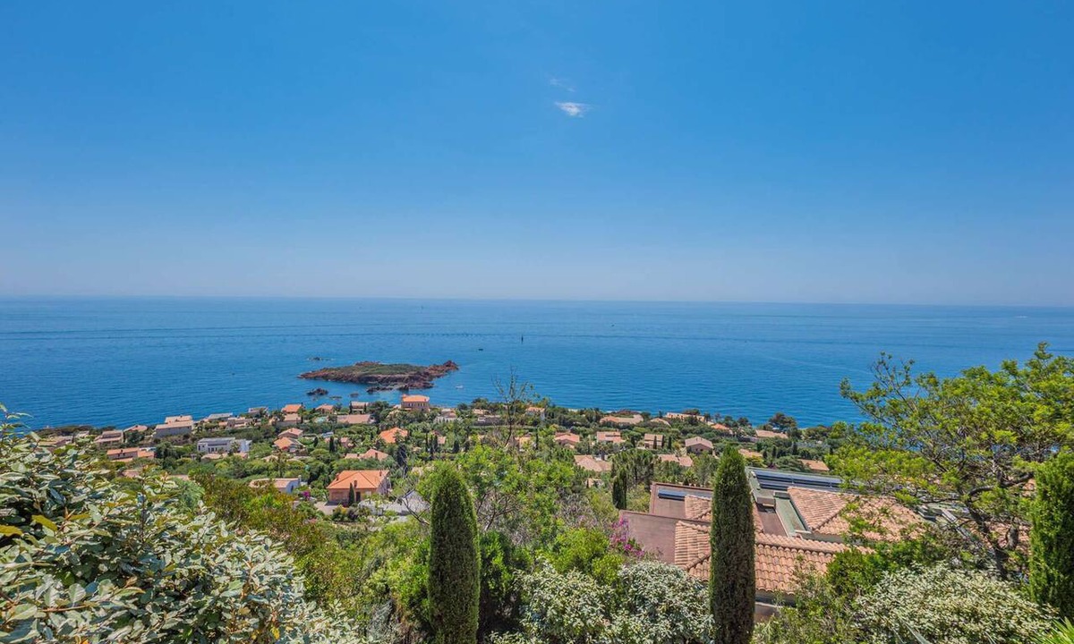 Antheor House | SAINT-RAPHAËL ANTHÉOR – EXCEPTIONAL VILLA WITH SWIMMING POOL AND PANORAMIC SEA VIEW