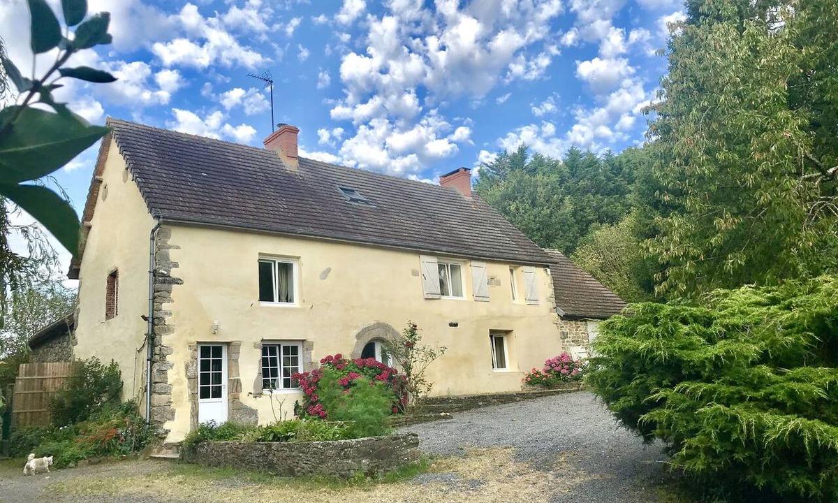 Feugeres House | Sleeps12-Farmhouse-5Acres-DDayBeaches-YogaStudio