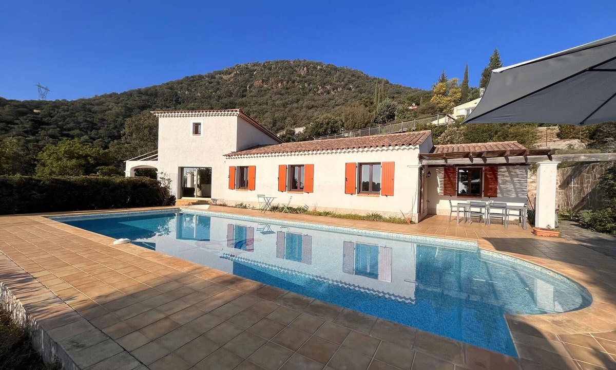 Cavalaire-sur-Mer House | Spacious 5-Room House with Pool, AC, and Fiber Optic Internet in Cavalaire-sur-Mer