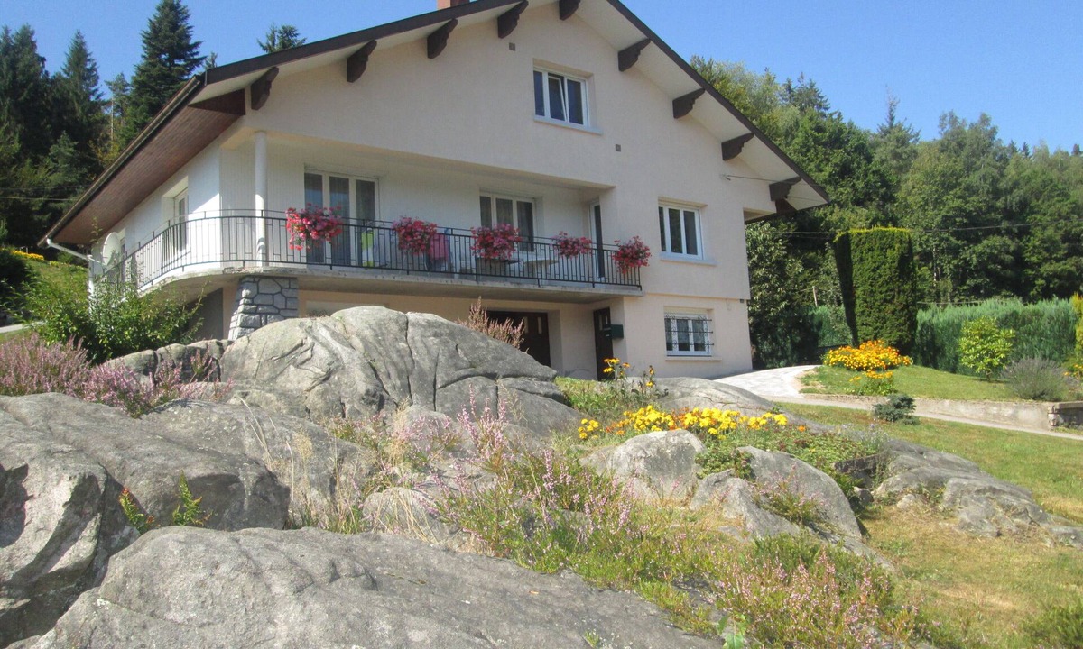 Saint-Ame Apartment | Spacious, quiet gîte near the Saint-Amé forest in the Vosges mountains