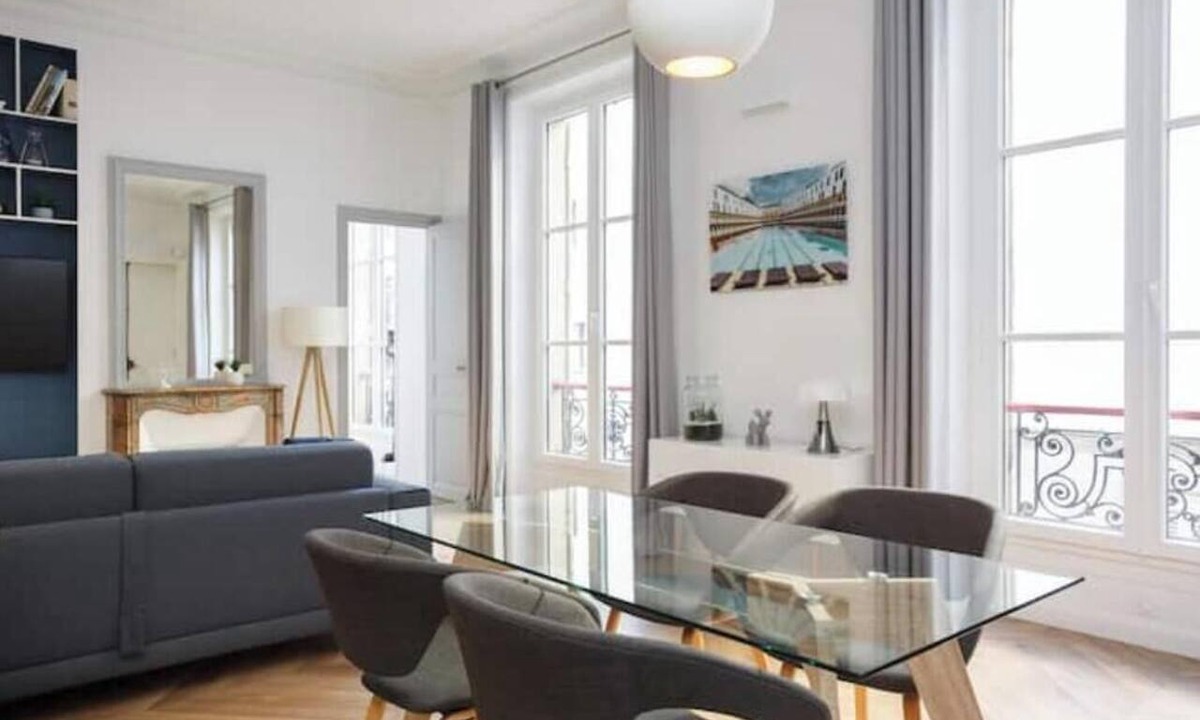 Vivienne Apartment | Spacious, renovated Parisian apartment near La Madeleine