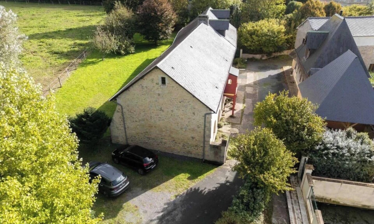 Saint-Martin-des-Entrees House | Stay in a Damigny Manor in Normandy