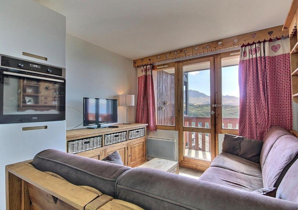 Belle Plagne Apartment | Studio cabine pour 4 au pied des pistes avec balcon - FR-1-455-216