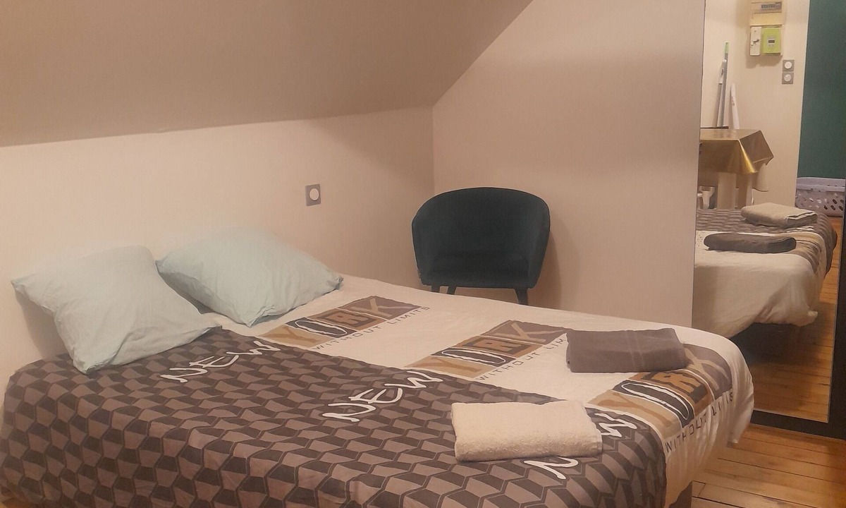 Evron Apartment | Studio city center bed made