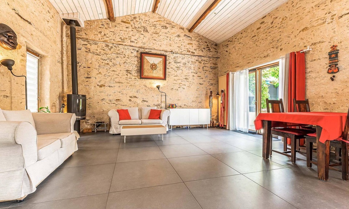 Bouguenais House | Stunning home in Bouguenais with WiFi