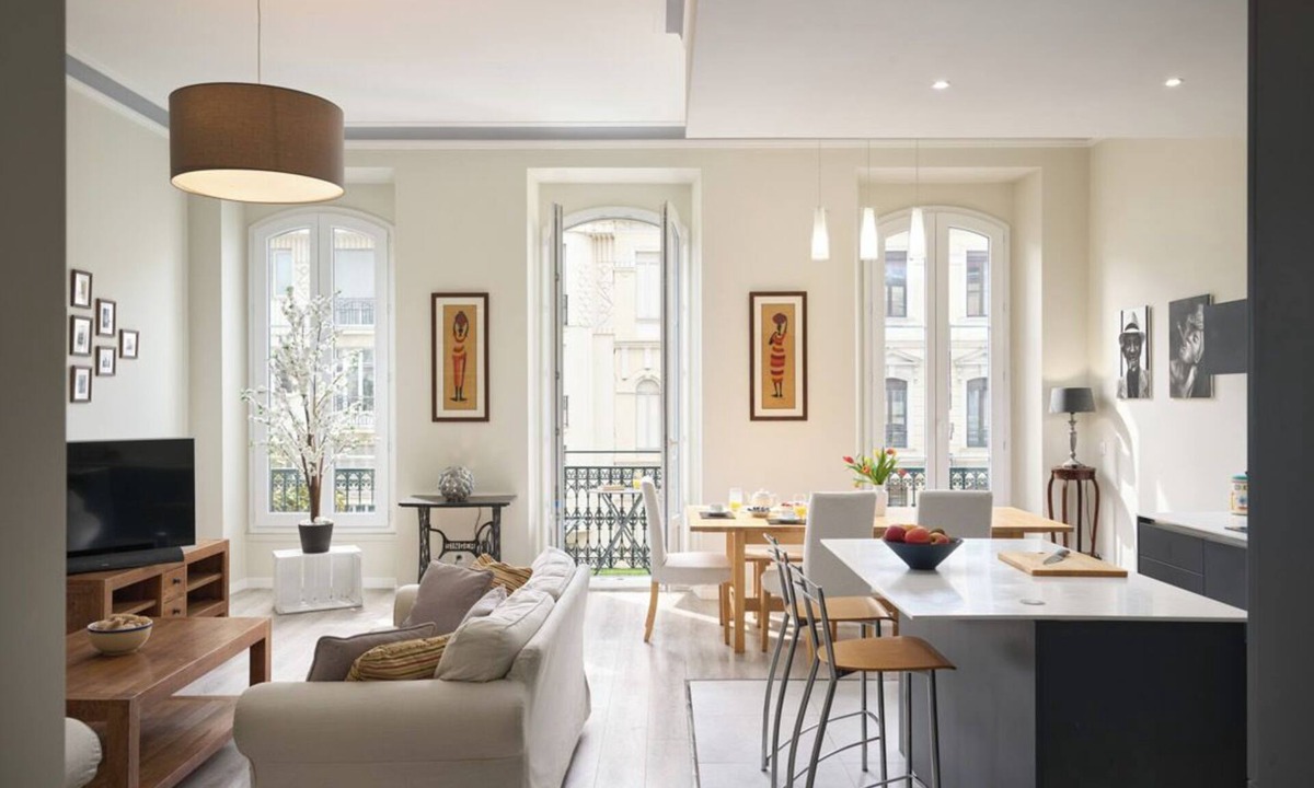 Musicians Quarter Apartment | Sunlight Properties GISELE: Hyper centre, 1 bedroom with bright modern living