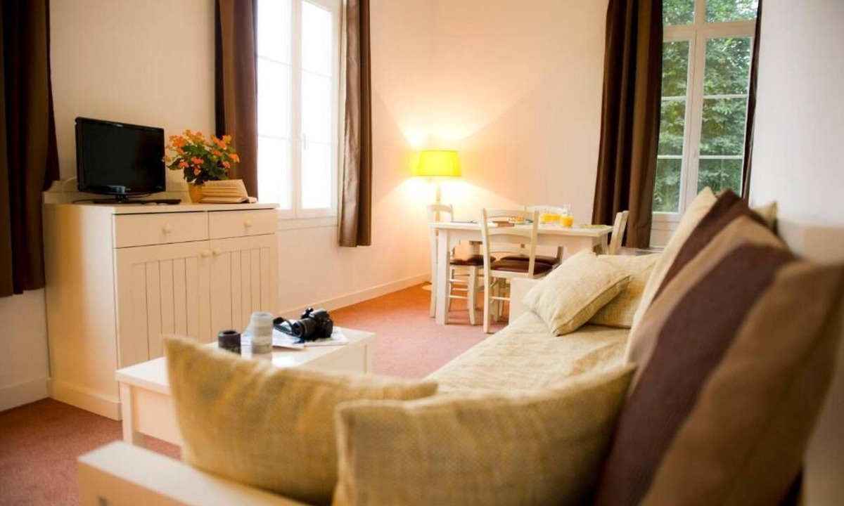 Maniquerville Apartment | T2 en château près d’Étretat | Piscine sur place