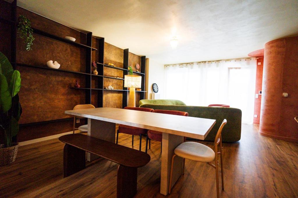 Poissy Apartment | Triplex Design avec Rooftop et Salle Cinéma