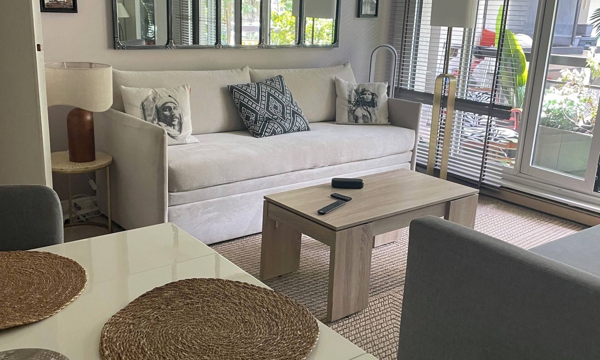 Les Halles Apartment | Two-room apartment 56 m2 in quiet central location balcony overlooking tourism-rated garden
