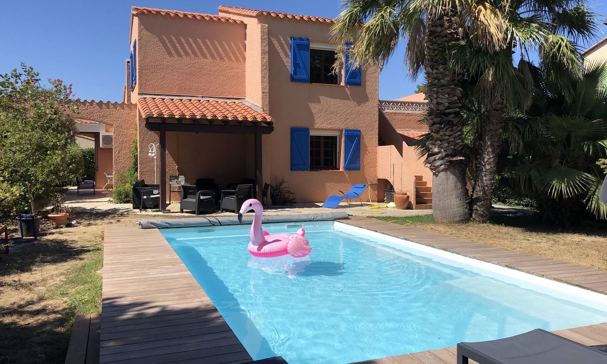 Saint-Cyprien Plage Villa | Villa* for 14, with swimming pool and garden, 8 minutes walk from the beach