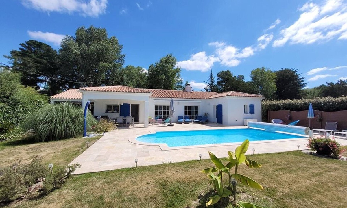 Saint-Jean-de-Monts House | Villa in St Jean de Monts with heated pool, air conditioning, and WiFi