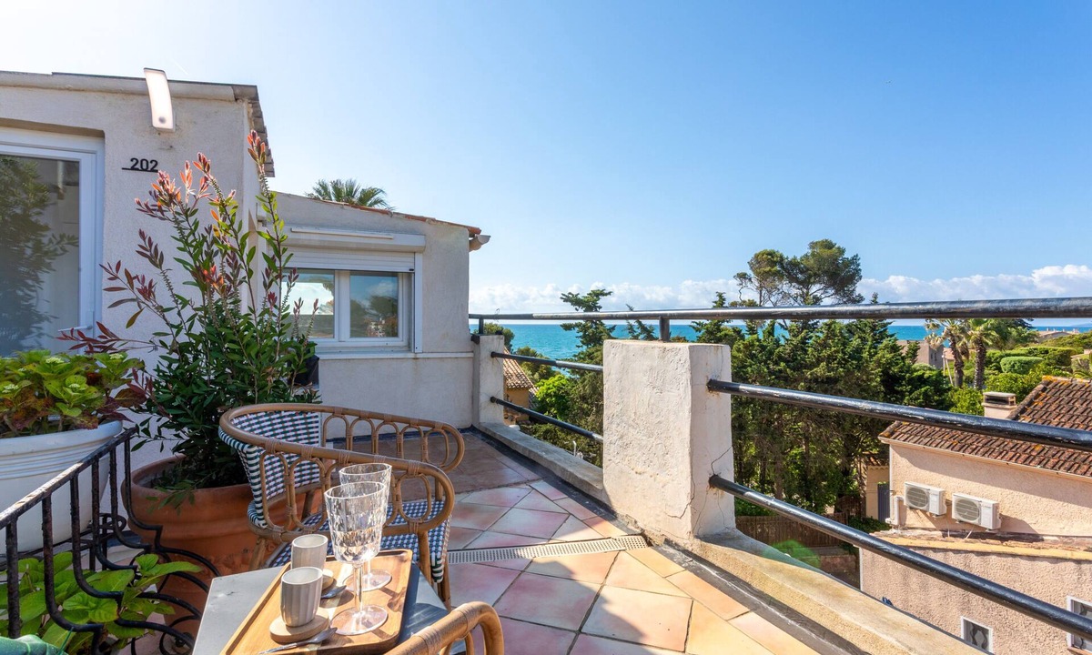 Saint-Aygulf Villa | Villa 'L'escale Au Soleil' with Sea View, Wi-Fi, and Air Conditioning