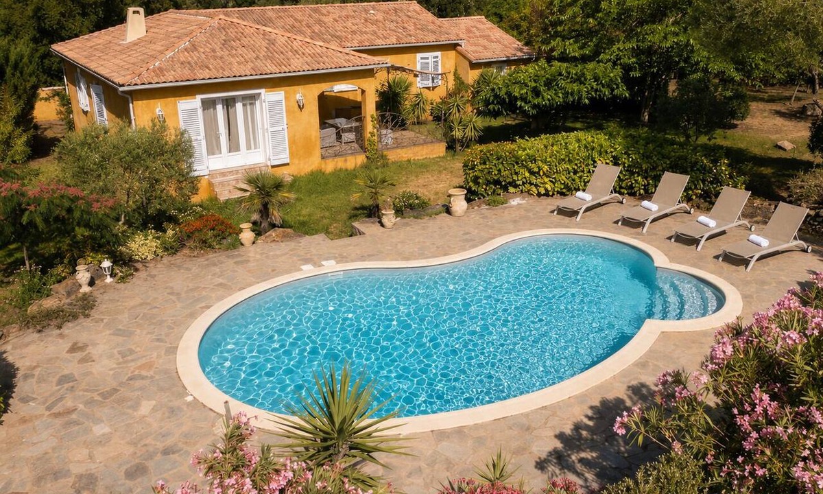 Lunghignano Villa | Villa Les Oliviers Private Pool A peaceful retreat just 10 minutes from Calvi