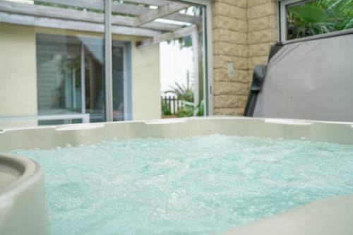 Lorient Villa | Villa SPA privé, terrasse, jardin clos, 10 personnes, centre ville à 5min