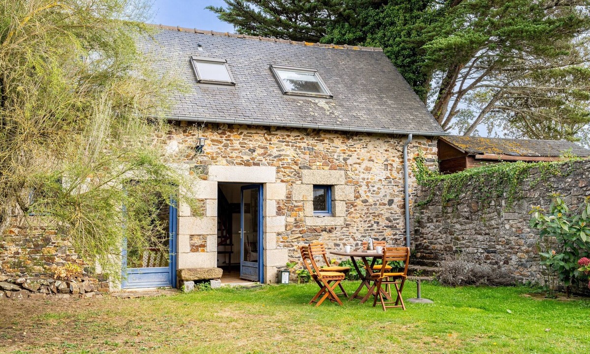 Pordic House | "Ville Daniel" Vacation Home with a Private Terrace, Garden, and Wi-Fi