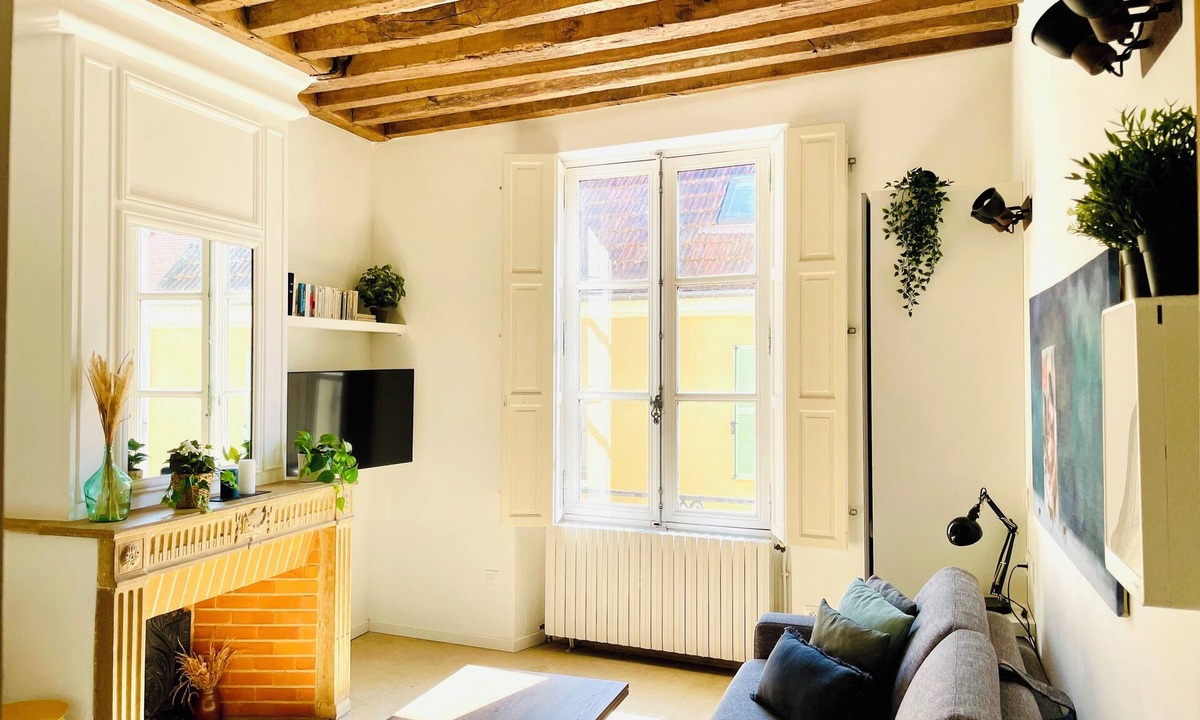 Marly-le-Roi Apartment | Warmth and character - Studio #5 - Casa Londono