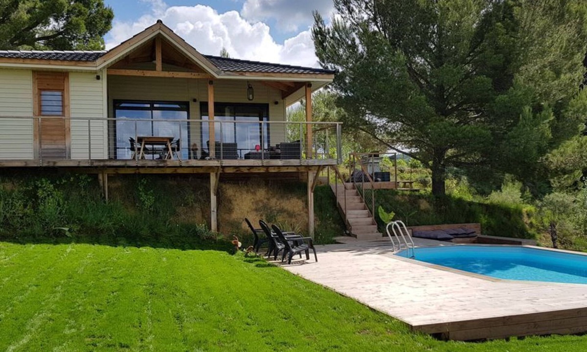 Plaissan Villa | Wooden villa with lodge, terrace on stilts, swimming pool, exceptional vineyard views, 3-star rating