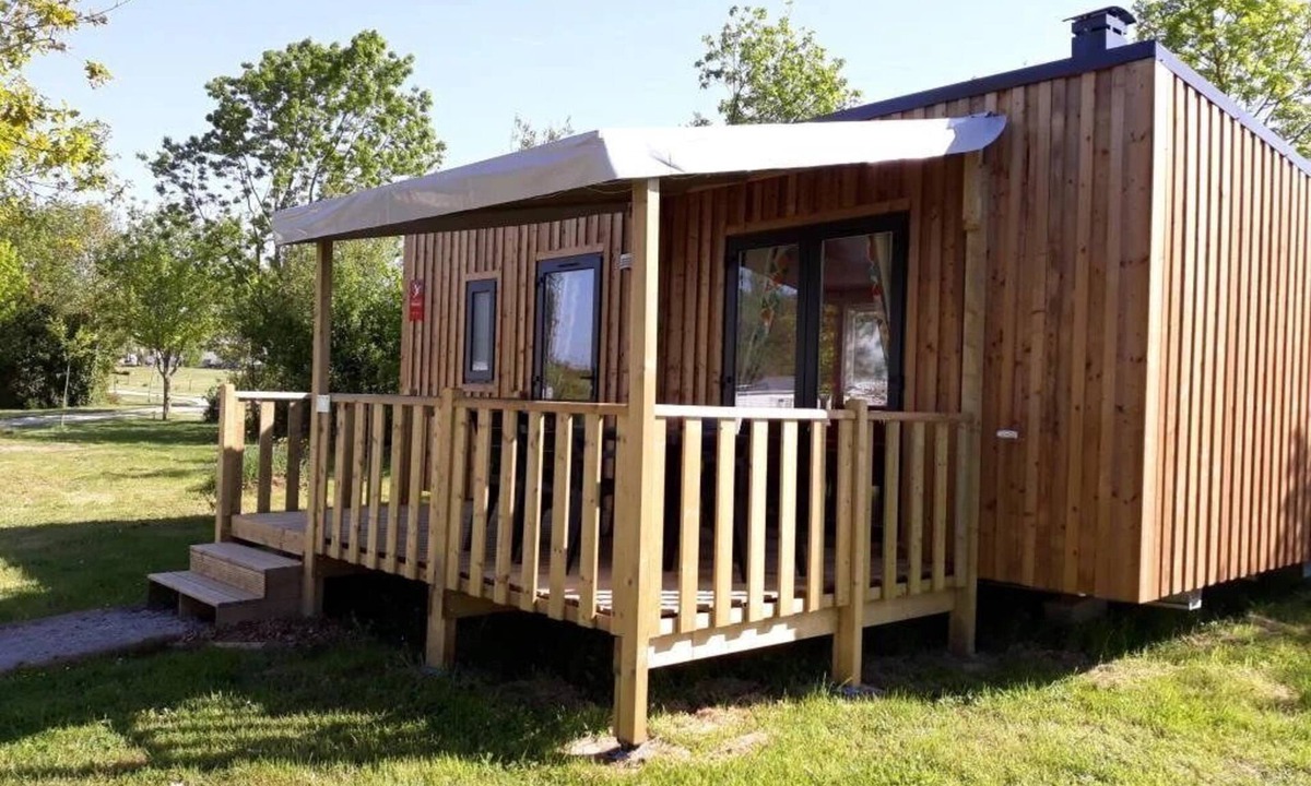 Pouzauges House | ZEcamping 3 étoiles chiens acceptés locatif TV LV clim 8 pers