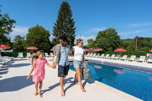 Nesles-la-Vallee Other | ZEcamping 4 étoiles pet friendly avec piscine chauffée et pataugeoire
