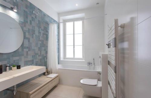 Carabacel Apartment | #17 Staywizus -Suite Gioffredo 3 BDR AC - 5mins Vieux Nice Port
