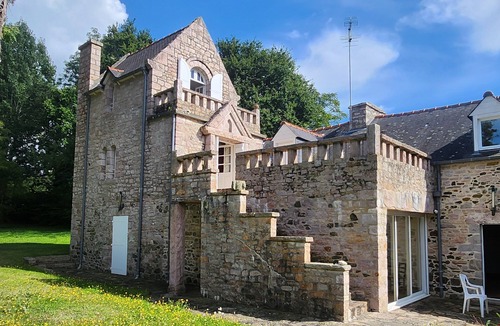 Erquy House | 1930s-style house, large garden, 10-minute walk to beach. Ideal for 2 to 3 families.