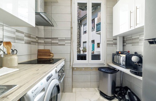Vernier Apartment | 2-bedroom apartment in beautiful Nice with refreshing AC in every room