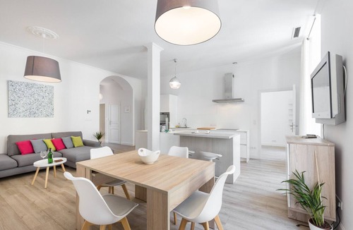 Carabacel Apartment | 2BR - Hyper Centre - Air conditioning - Balcony