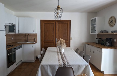 Le Manoir House | 3-Bedroom Air-Conditioned Vacation Rental - Le Domaine du Manoir XVème, Bayeux, D-Day Landing Beaches