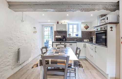 Donnay House | 3 bedroom awesome home in Donnay