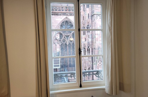 Historic Center Apartment | 4 Rooms furnished 85m2 Place de la Cathédrale Downtown Strasbourg - Fiber