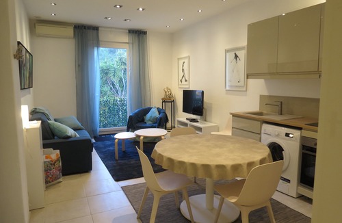 Antibes Old Town Apartment | 45m2 loft, former art gallery, Antibes, near sea and old town