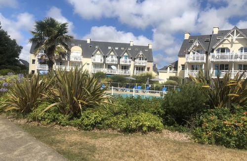 Fouesnant Apartment | 6-person seaview apartment with garden and private heated pool