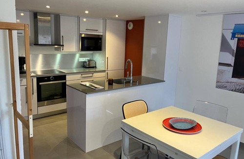 Roscoff House | A central home near the beaches, the Bloscon harbor, and the town center