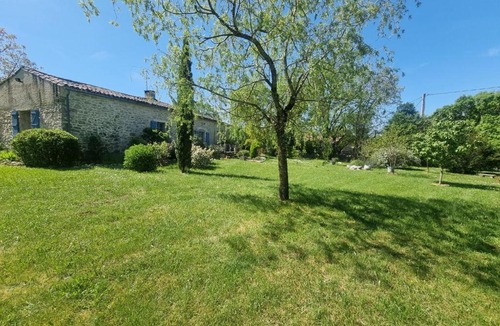 Saint-Antonin Noble Val Bed & Breakfast | A SERVANAC Chambre privative dans un jardin bucolique