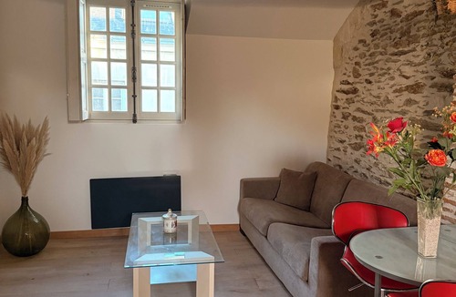 Decre-Cathedrale Apartment | A stone cocoon in the heart of the streets of Nantes
