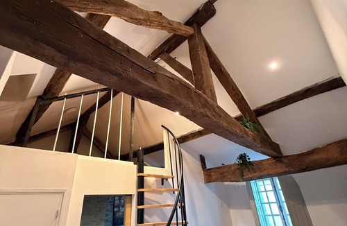 Decre-Cathedrale Apartment | A stone cocoon in the heart of the streets of Nantes