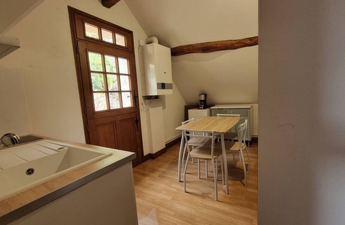 Bourre Apartment | Accommodation for 5 people, with small terrace, pets welcome.