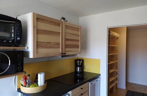 Les Sablettes Apartment | Air-conditioned T2 apartment 5 minutes' walk from Les Sablettes beach LLS1