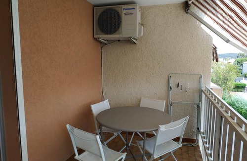 Les Sablettes Apartment | Air-conditioned T2 apartment 5 minutes' walk from Les Sablettes beach LLS1