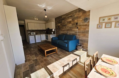 Les Sablettes Apartment | Air conditioning, fibre connection, in the heart of Les Sablettes, all on foot.